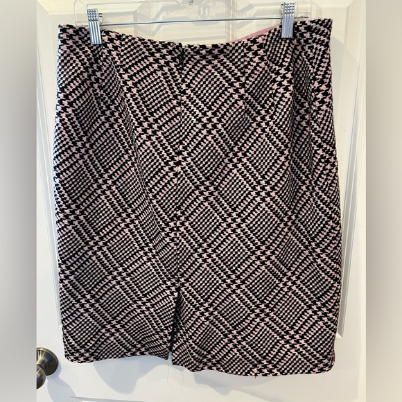 Ann Taylor Loft Pink, Purple, Black and White Plaid Skirt Size 12 - Picture 4 of 4